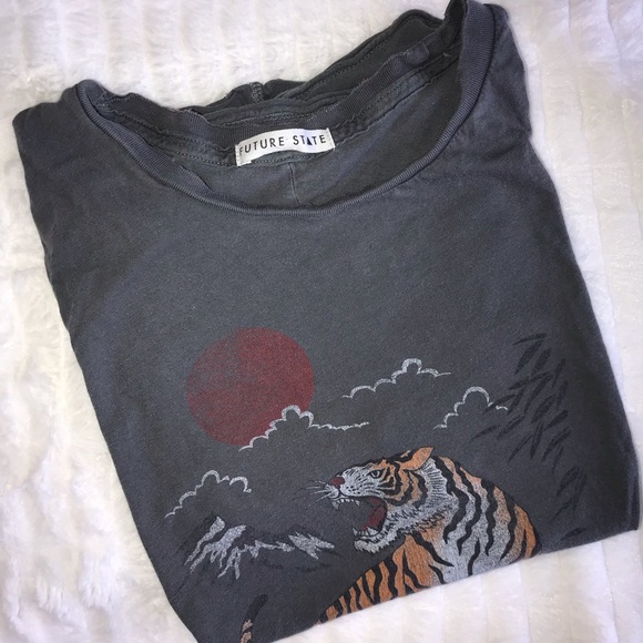 tiger shirt urban outfitters